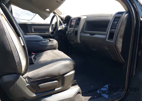 2019 Ram 1500 Classic Express Regular Cab 4X2 6'4 Box z USA, uszkodzony, nr VIN 3C6JR6ATXKG500694